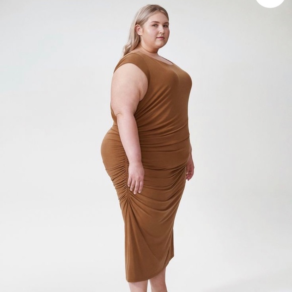 Universal Standard Rachel Ruched Midi Dress in Caramel Size 2xl (30/32W). NWOT - Picture 2 of 5